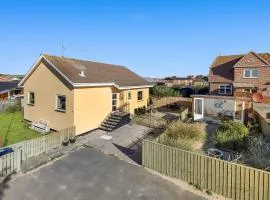 3 Bedroom Nice Home In Hvide Sande