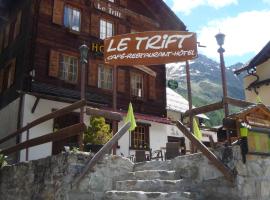 Hôtel - Petit-déjeuner Le Trift，位于琪纳尔的酒店