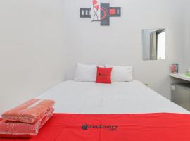 RedDoorz Plus At K23 Rungkut Madya，位于泗水的酒店