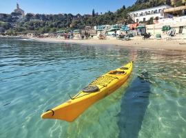 A marina on Bussana Sanremo seaside，位于新布萨纳的公寓