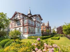 Villa Quisisana，位于宾茨的带停车场的酒店