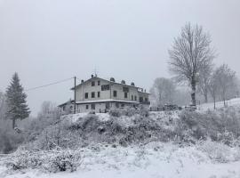 La Buca delle Fate Ristorante Albergo，位于皮耶韦佩拉戈的酒店