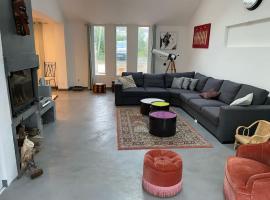 Maison confortable pour 10 personnes avec jacuzzi，位于乌尔加特的酒店