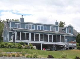 Smooth Sailing on Lake Champlain in NY!，位于普拉茨堡的酒店