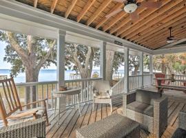 Lakefront Retreat with Game Room and Private Dock!，位于Bonneau的酒店