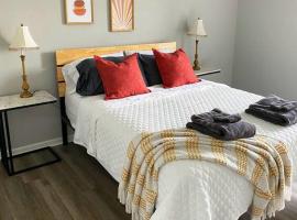 The Delores - 2 Bedroom Apt in Quilt Town, USA，位于Hamilton的酒店