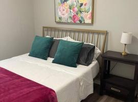 The Irene - 2 Bedroom Apt in Quilt Town, USA，位于Hamilton的酒店