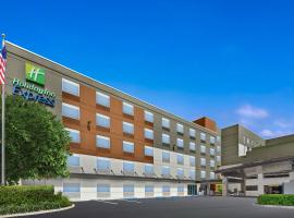Holiday Inn Express Ft Lauderdale Cruise-Airport by IHG，位于劳德代尔堡的度假村