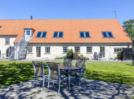 Stunning Apartment In Rønne With Kitchen，位于伦讷的酒店