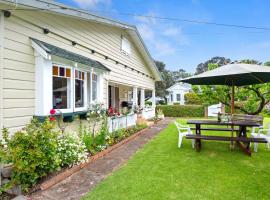 Whare Nui on Rennie - Thames Holiday Home，位于泰晤士的酒店