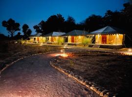 Dear Jawai - Best Safari Lodge in Jawai Bandh，位于Bijāpur的豪华帐篷