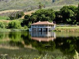 The Boathouse at Oakhurst Olives，位于塔尔巴赫德黑尔天然泳池附近的酒店