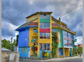 The Colourful Mansion Hotel，位于阿赫托波尔的酒店