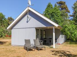 Awesome Home In Aakirkeby With Wifi，位于维斯特索马肯的酒店
