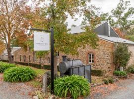 Randell's Mill - Adelaide Hills - Romantic Loft Stays，位于Gumeracha的酒店