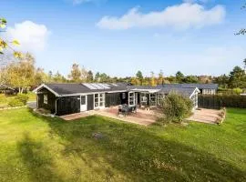 3 Bedroom Lovely Home In Rødby