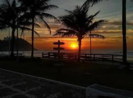 Pousada Guarujá, suítes Praia do tombo，位于瓜鲁雅的酒店