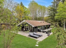 4 Bedroom Gorgeous Home In Ålbæk，位于奥贝克的酒店