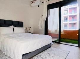 Luxury apartment Gueliz (2 min walk from Train Station)，位于马拉喀什会议宫附近的酒店