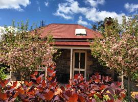 Randell Cottage - Adelaide Hills - Cosy Rustic Hideaway，位于Gumeracha的酒店