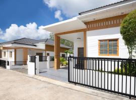 Villa Sunrise Garden B190，位于他朗的酒店