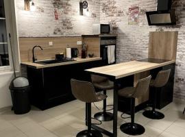 T2 Centre ville La Licorne 2，位于蓬托德梅尔的酒店