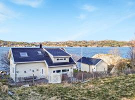 Nice Home In Egersund With Wifi，位于埃格尔松的酒店