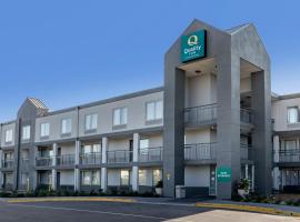 Quality Inn Near Fort Liberty formerly Ft Bragg，位于费耶特维尔的酒店