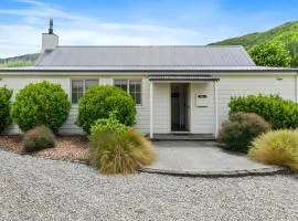 Gold Rush Cottage - Arrowtown Holiday Home