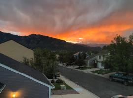 A Colorado Room With a View - King，位于科罗拉多斯普林斯夏延山动物园附近的酒店