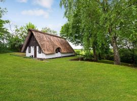 Beautiful Home In Løgstrup With Wifi，位于Løgstrup的酒店