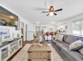 Cozy 4bedroom Bungalow in Davidson Sleeps 10，位于戴维森的酒店