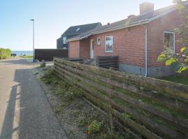 3 Bedroom Beautiful Home In Samsø，位于Ballen的酒店