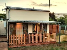 Tiny House Chaleureuse au Style Contemporain Minimaliste