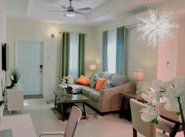 Paradise Oasis at Oceanpointe - Solar Powered, Pools and Free Parking，位于卢西的酒店