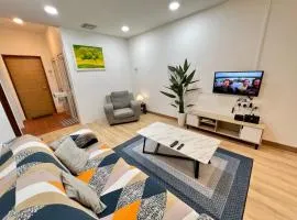 DeMUJI2 8PAX CentralTown in AirPutih, Netflix, AC
