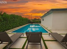 Magical Miami Retreat with Heated Pool, Mini Golf, and Basketball Court L19，位于迈阿密的度假屋