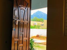 Aadhya guest house，位于蒂鲁瓦纳马莱的度假屋