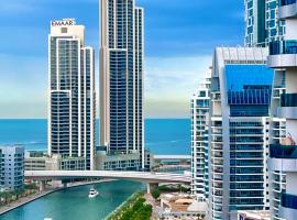 Fabolous Vacation Home in Dubai Marina，位于迪拜朱美拉湖塔地铁站附近的酒店