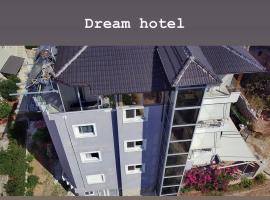 Dream Hotel，位于卡萨米尔的公寓式酒店