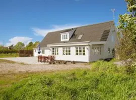 Awesome Home In Sams With Kitchen