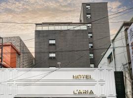 Laria Hotel，位于水原市的酒店
