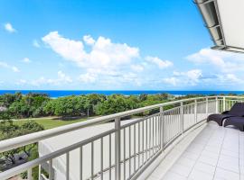 2BR Oceanview Penthouse @ Mantra Salt Resort by uHoliday，位于金斯克里福的度假村