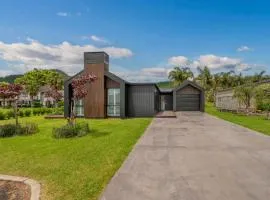 At Home at the Lakes - Pauanui Holiday Home