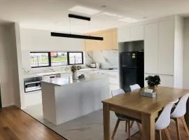 Modern & Luxurious Home 3
