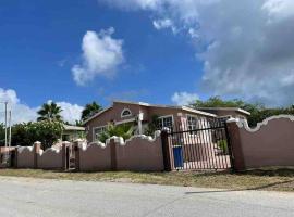 Beautiful house in Sabana Basora Aruba!，位于Savaneta的乡村别墅