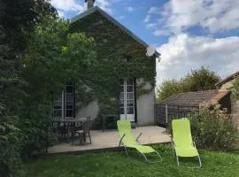 Charmant Gîte avec Activités Extérieures et Auberge sur Place à La Chabanne - FR-1-489-187