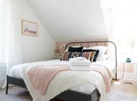 Downtown Picton 2-Bedroom Boho Suite!