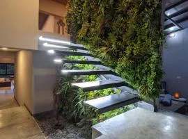 "The Belmonte Penthouse" IG YT Direct OFF - 5min to Lleras Park