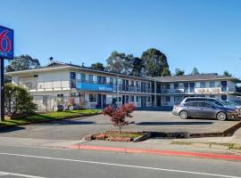 Motel 6-Arcata, CA Cal Poly Humboldt，位于阿克塔的酒店